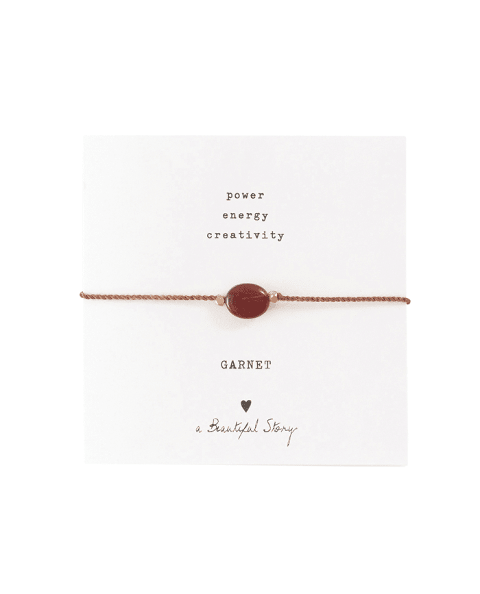 Gremstone card Garnet van A Beautiful Story is een armband met granaatsteen, een mooi, symbolisch sieraad en cadeau.