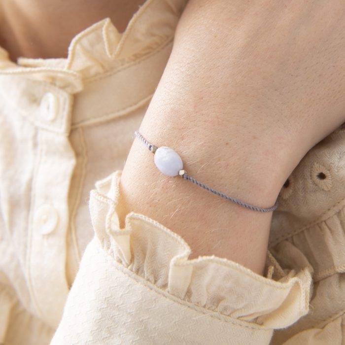 Gemstone bracelet card Blue Lace Agate is een symbolisch sieraad dat prachtig cadeau geeft.