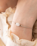edelsteen armband Maansteen van mooiwaar x a beautiful story met model