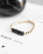 edelsteen ring Zwarte Onyx van MooiWAAR x A Beautiful Story close-up